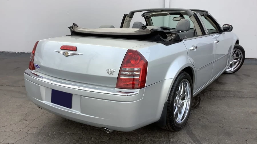 2005 Chrysler 300 (2005-2023) - Image 16 of 19