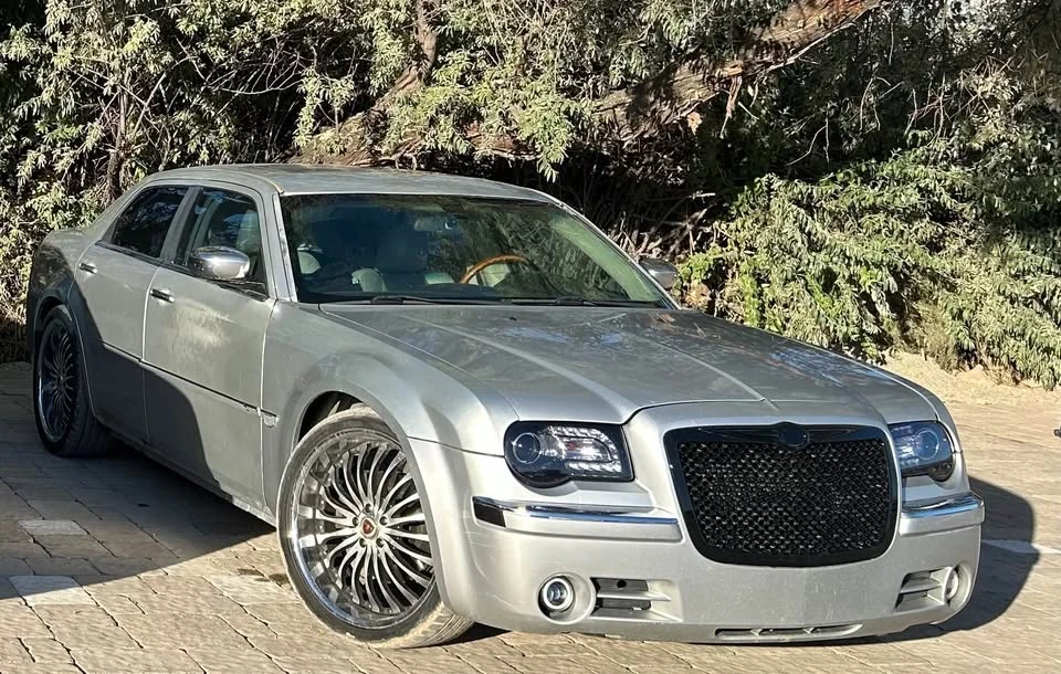 2005 Chrysler 300 (2005-2023) - Image 2 of 10