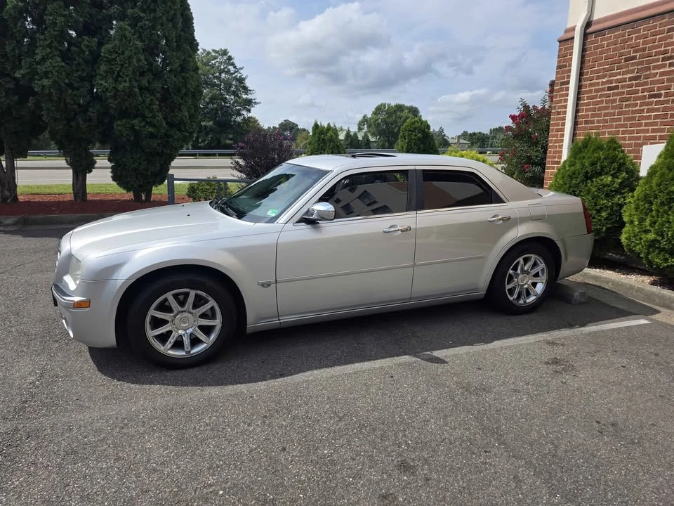 2005 Chrysler 300 (2005-2023) - Image 2 of 2