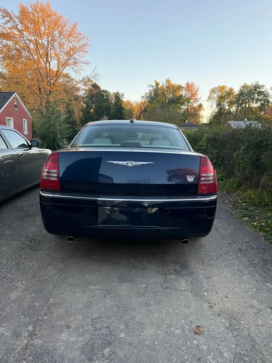 2005 Chrysler 300 (2005-2023) - Image 2 of 11