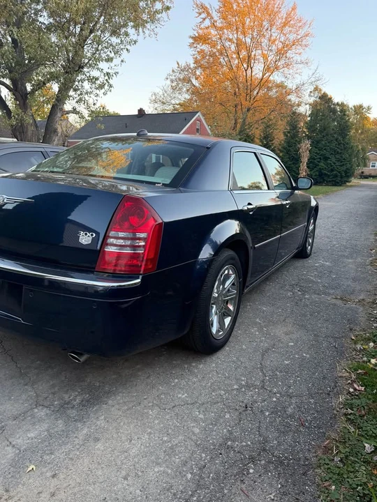 2005 Chrysler 300 (2005-2023) - Image 3 of 11