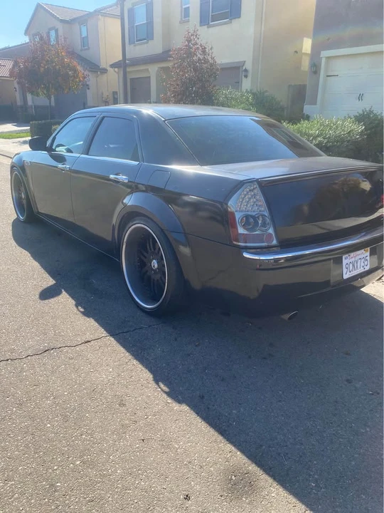 2005 Chrysler 300 (2005-2023) - Image 2 of 3