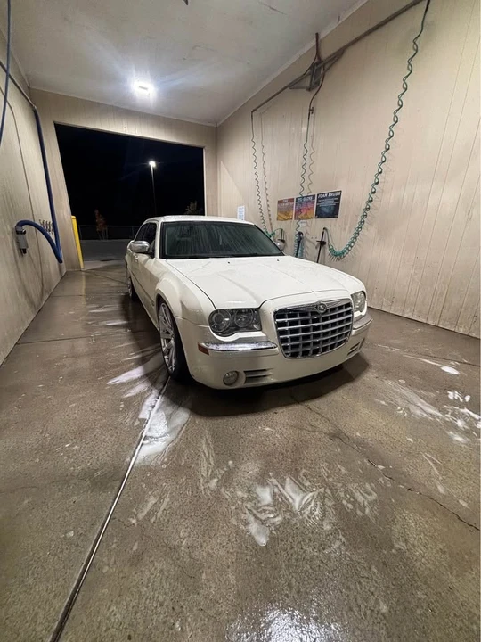 2005 Chrysler 300 (2005-2023) - Image 5 of 18