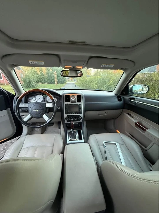 2005 Chrysler 300 (2005-2023) - Image 7 of 11