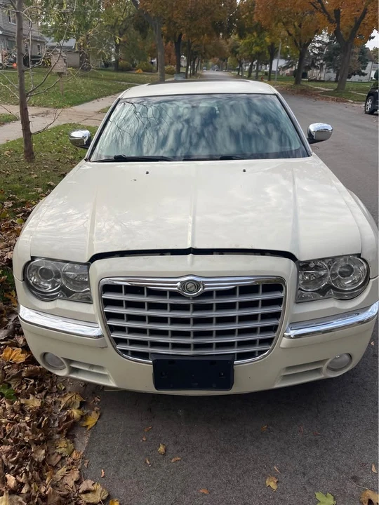 2005 Chrysler 300 (2005-2023) - Image 3 of 5