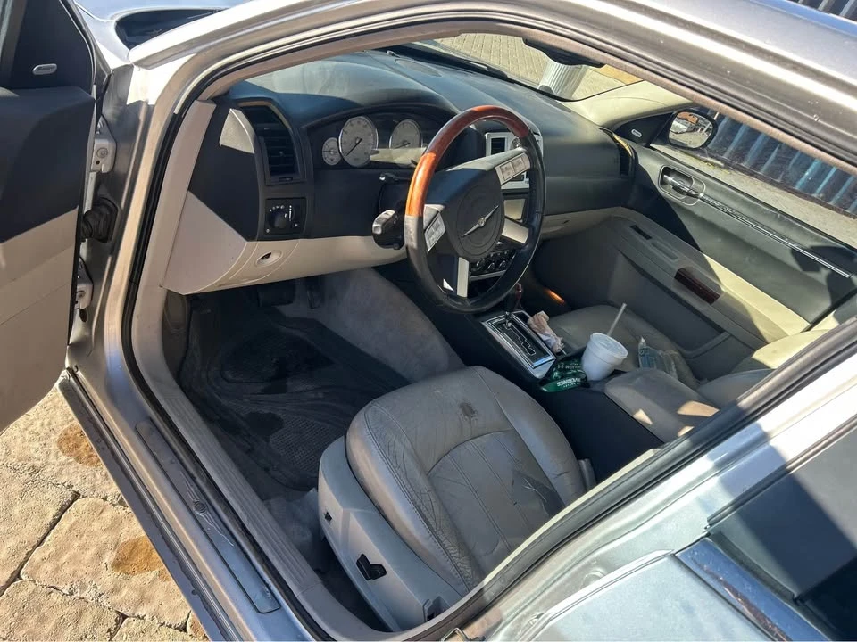 2005 Chrysler 300 (2005-2023) - Image 5 of 10