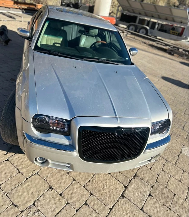 2005 Chrysler 300 (2005-2023) - Image 7 of 10