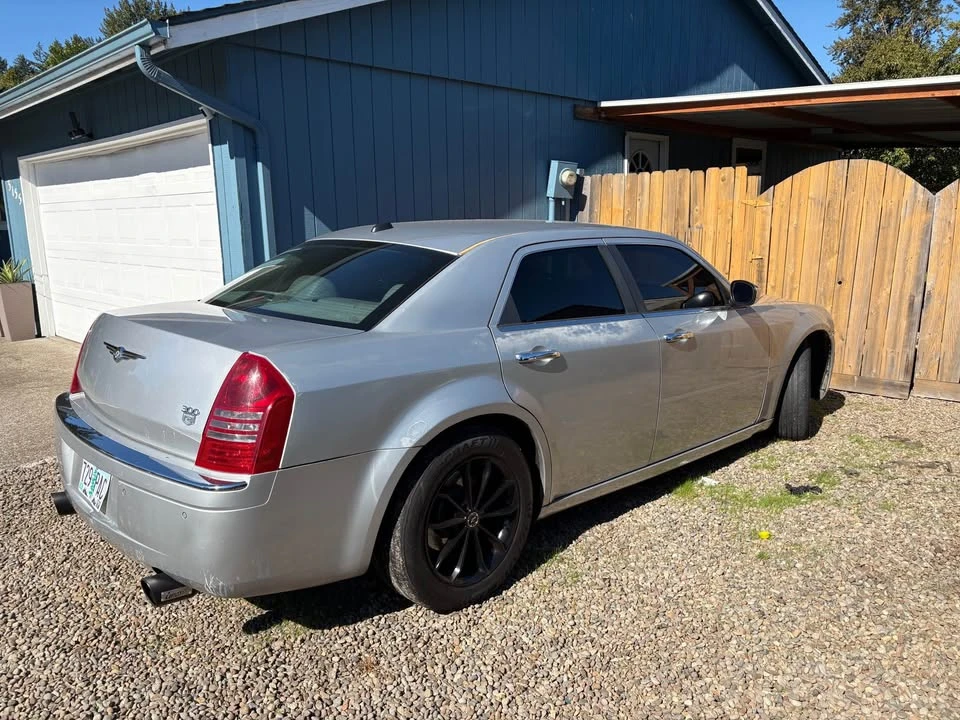 2005 Chrysler 300 (2005-2023) - Image 3 of 8