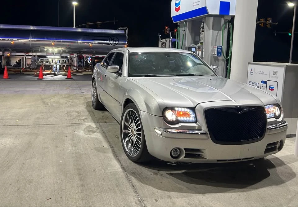 2005 Chrysler 300 (2005-2023) - Image 8 of 10