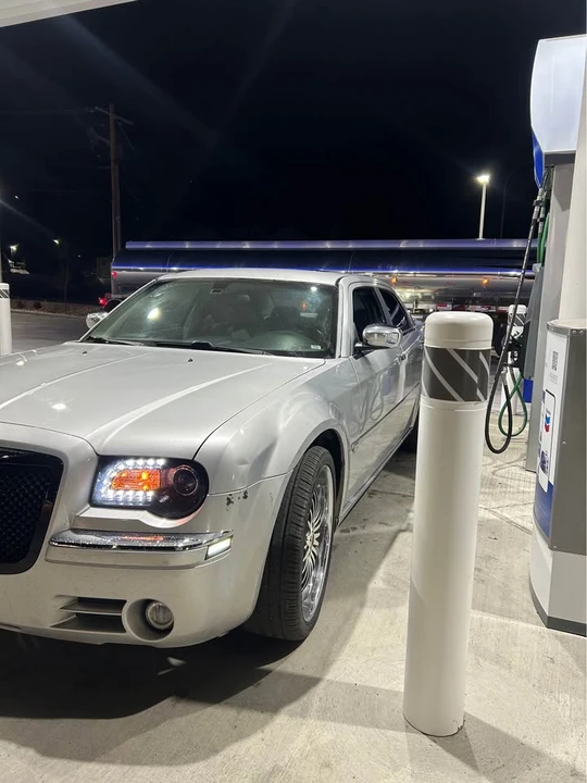 2005 Chrysler 300 (2005-2023) - Image 9 of 10
