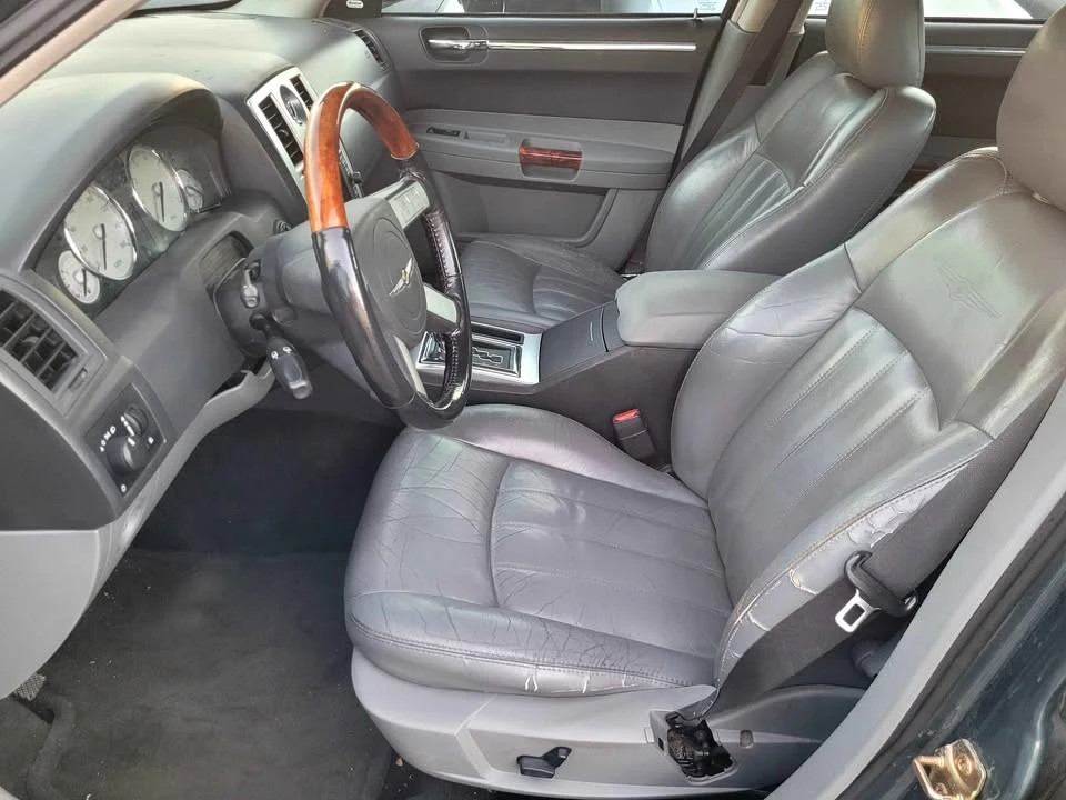 2005 Chrysler 300 (2005-2023) - Image 9 of 11