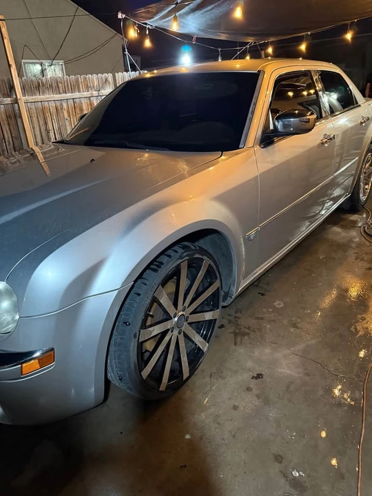 2005 Chrysler 300 (2005-2023) - Image 7 of 8