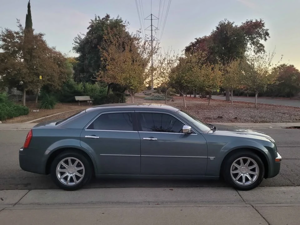 2005 Chrysler 300 (2005-2023) - Image 2 of 11