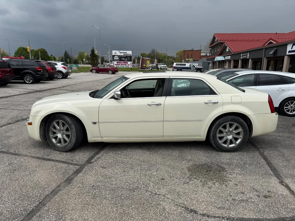 2005 Chrysler 300 (2005-2023) - Image 2 of 15