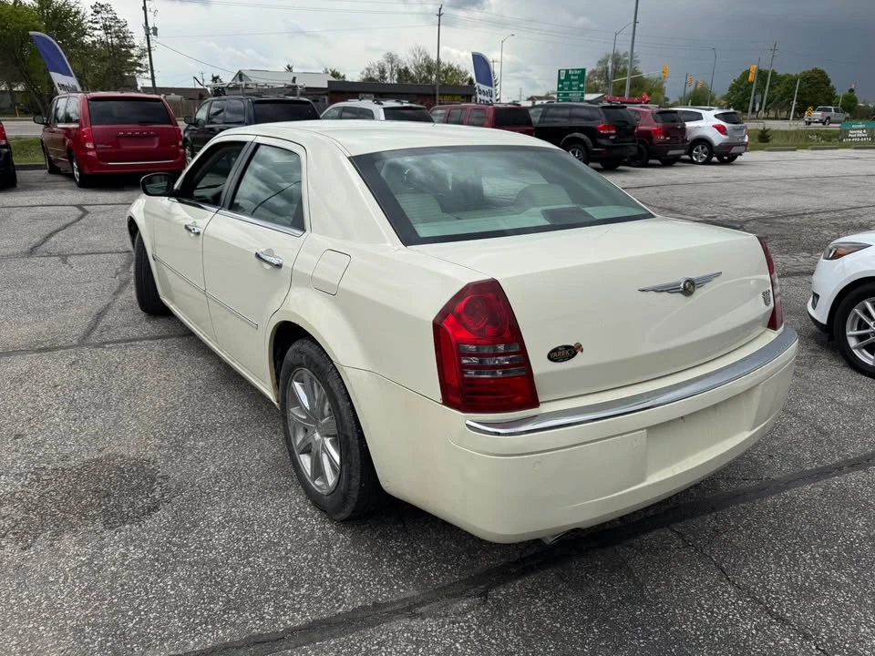 2005 Chrysler 300 (2005-2023) - Image 3 of 15