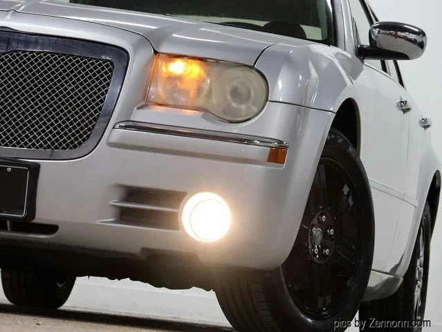2005 Chrysler 300 (2005-2023) - Image 4 of 21