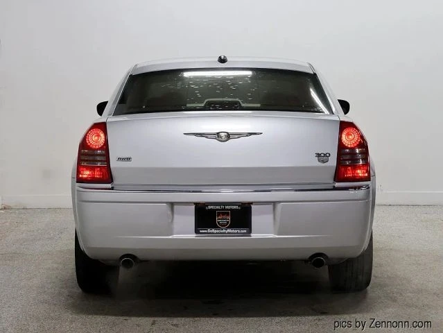 2005 Chrysler 300 (2005-2023) - Image 6 of 21