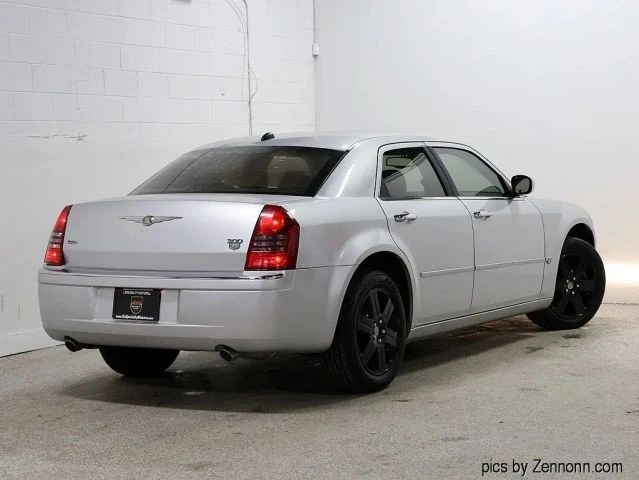 2005 Chrysler 300 (2005-2023) - Image 9 of 21
