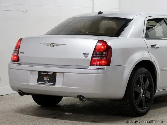 2005 Chrysler 300 (2005-2023) - Image 8 of 21