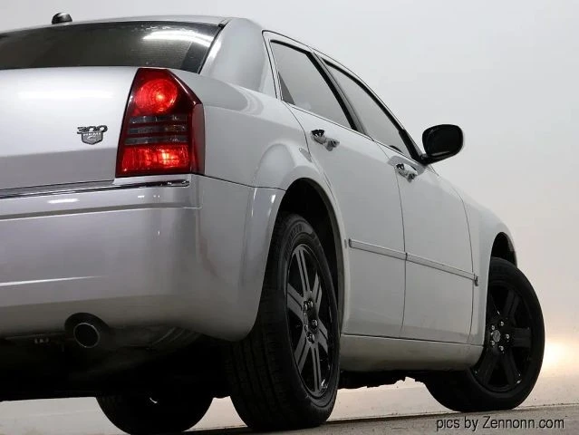 2005 Chrysler 300 (2005-2023) - Image 7 of 21