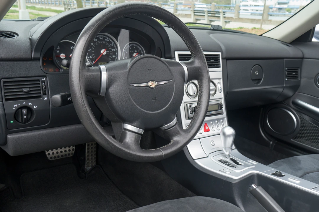2005 Chrysler Crossfire - Image 19 of 31