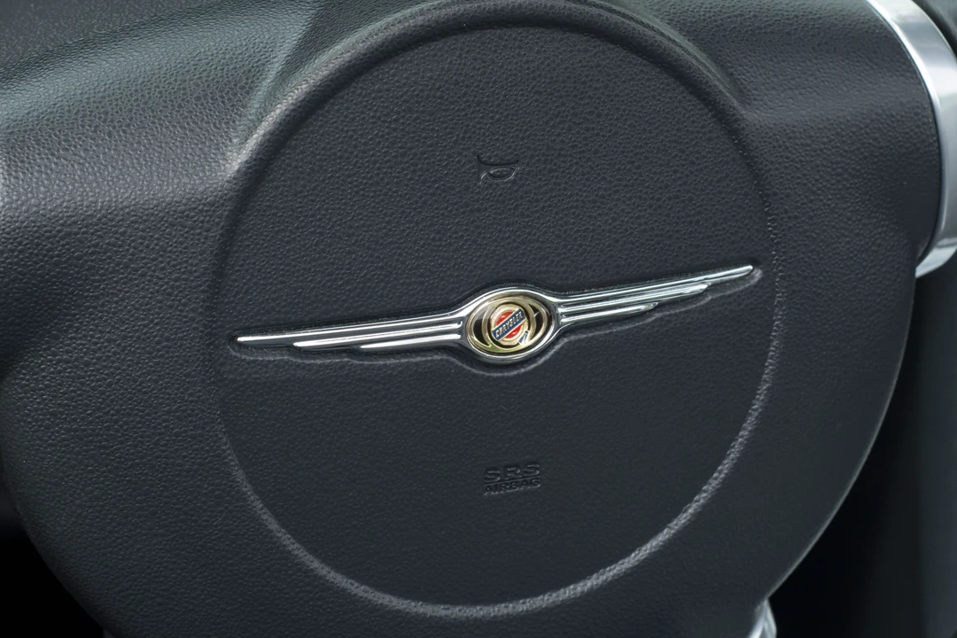 2005 Chrysler Crossfire - Image 17 of 31