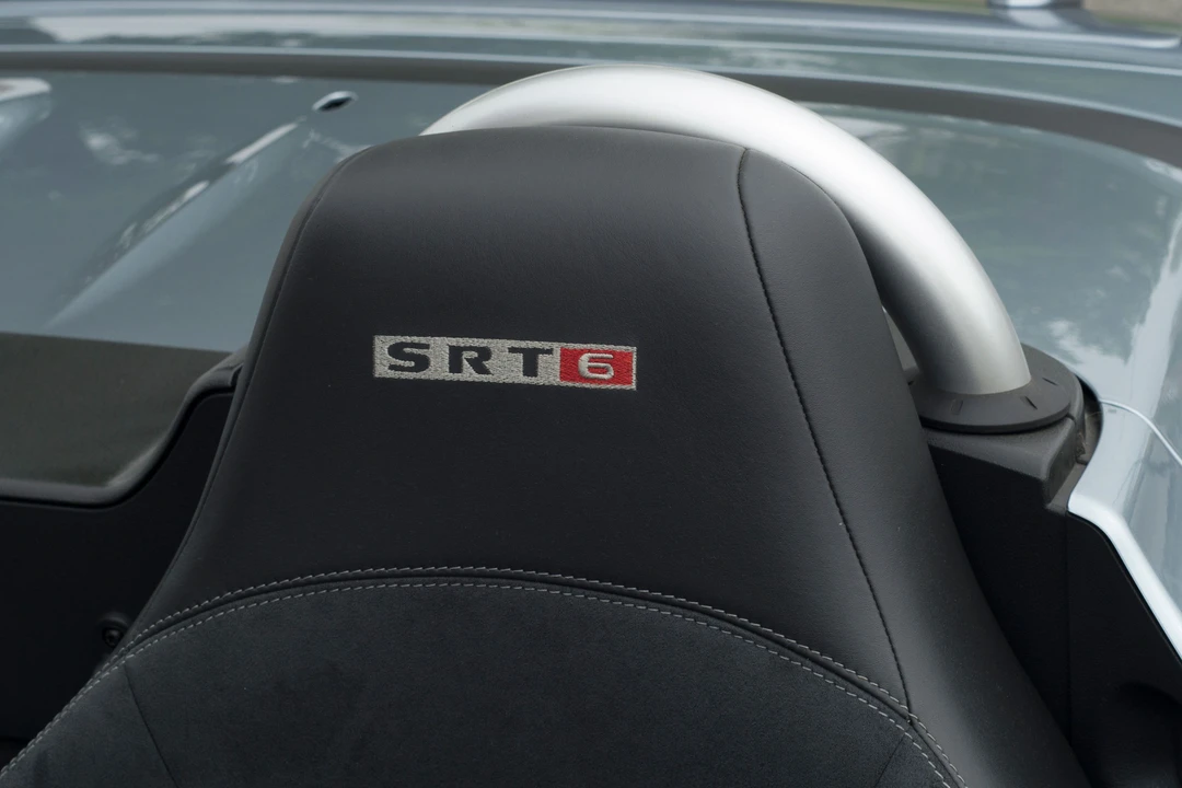 2005 Chrysler Crossfire - Image 22 of 31