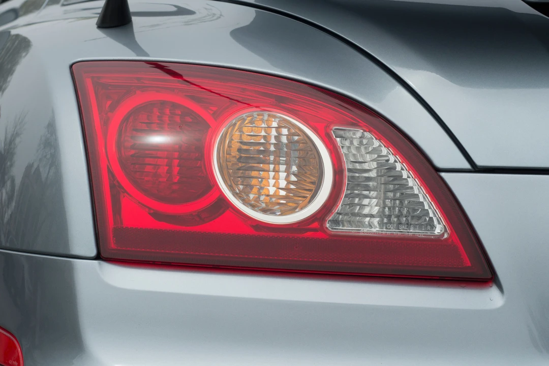 2005 Chrysler Crossfire - Image 31 of 31