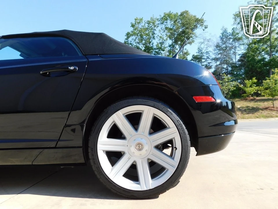 2005 Chrysler Crossfire - Image 17 of 21