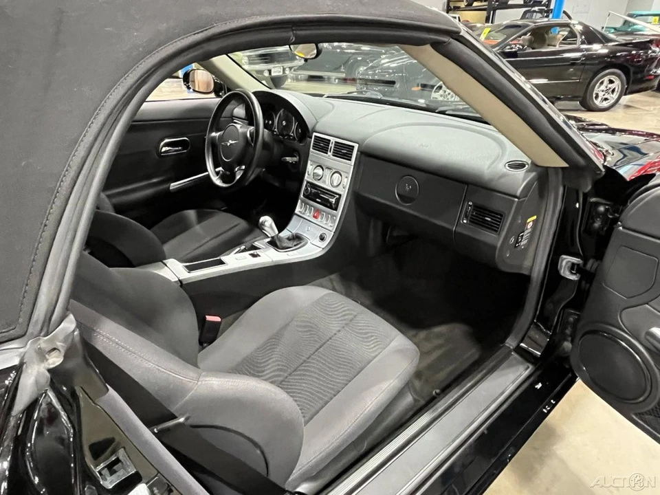 2005 Chrysler Crossfire - Image 22 of 24