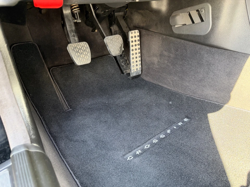 2005 Chrysler Crossfire - Image 17 of 31