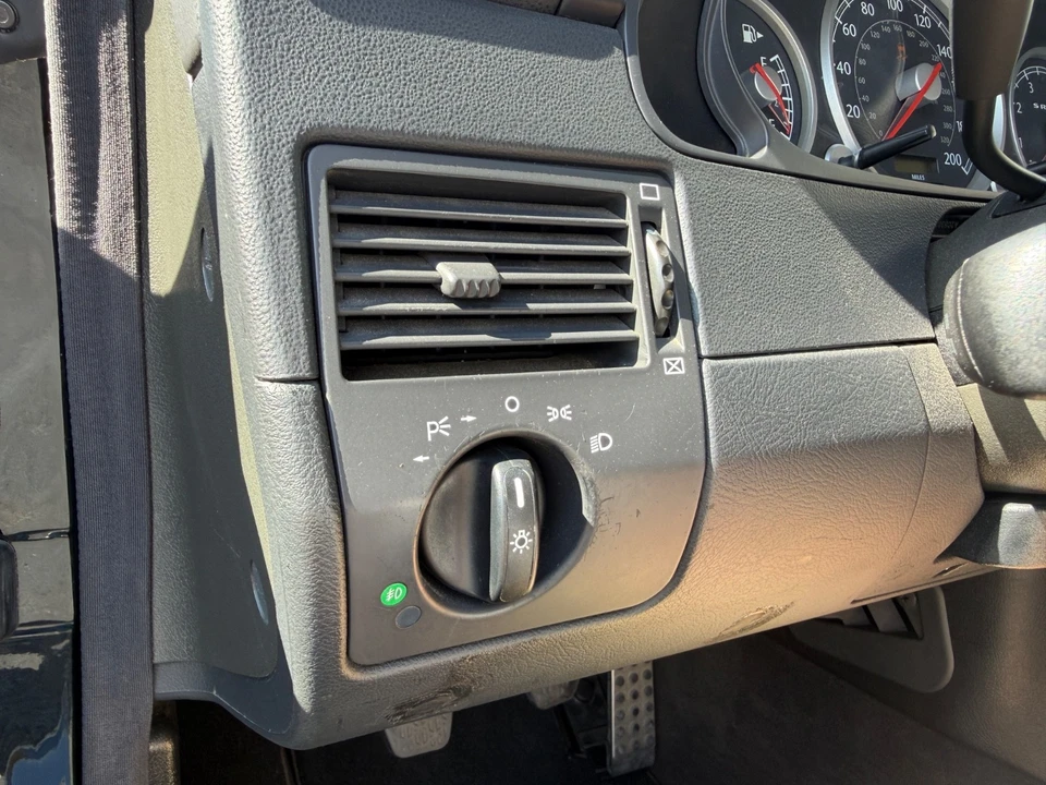 2005 Chrysler Crossfire - Image 23 of 31