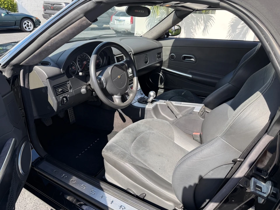 2005 Chrysler Crossfire - Image 25 of 31