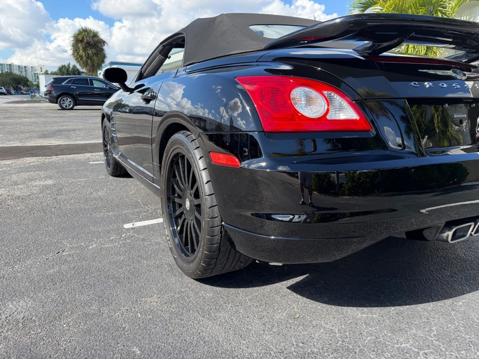 2005 Chrysler Crossfire - Image 10 of 31