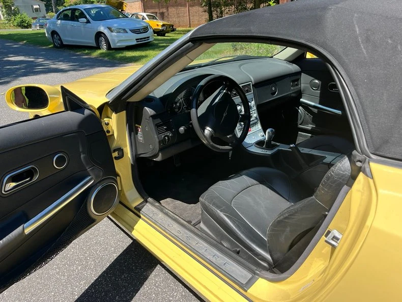 2005 Chrysler Crossfire - Image 8 of 12