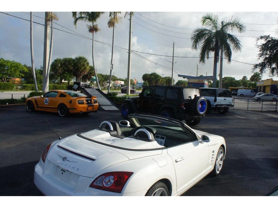 2005 Chrysler Crossfire - Image 18 of 19