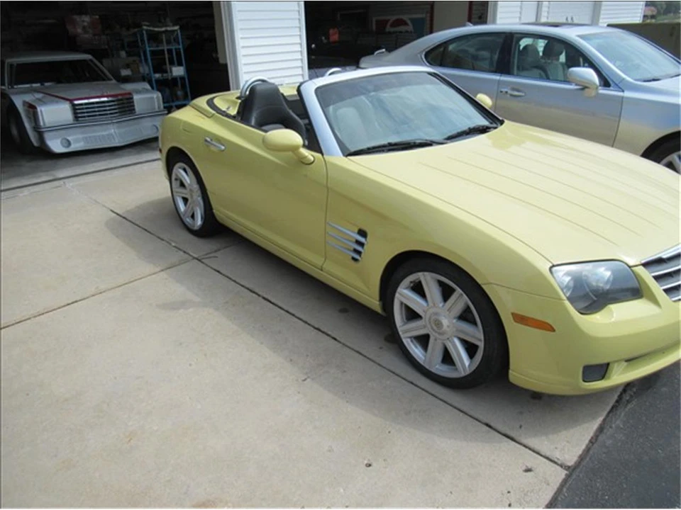 2005 Chrysler Crossfire - Image 10 of 18