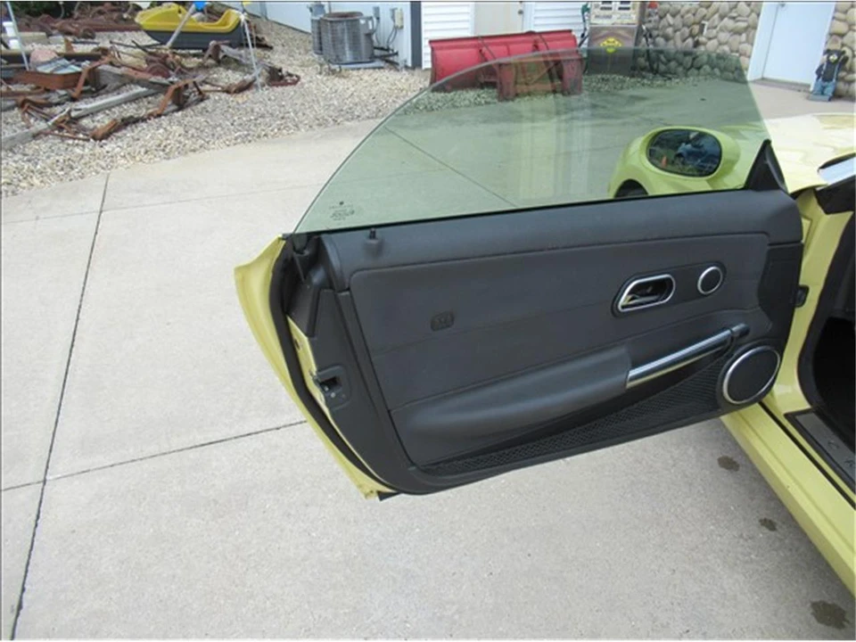 2005 Chrysler Crossfire - Image 12 of 18