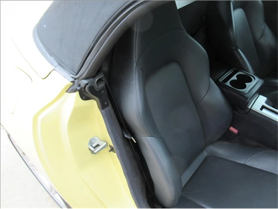 2005 Chrysler Crossfire - Image 16 of 18
