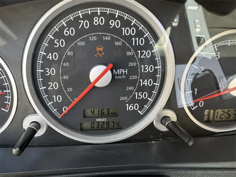 2005 Chrysler Crossfire - Image 17 of 26