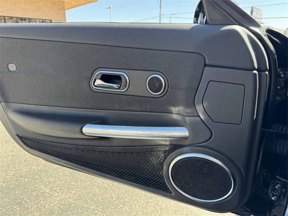 2005 Chrysler Crossfire - Image 18 of 26