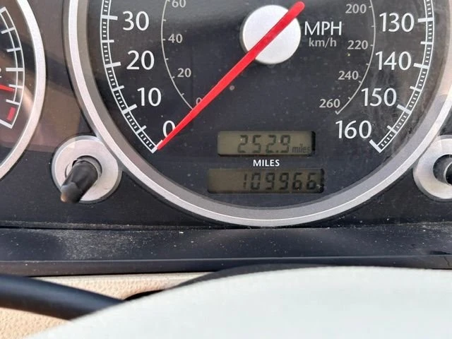 2005 Chrysler Crossfire - Image 11 of 15
