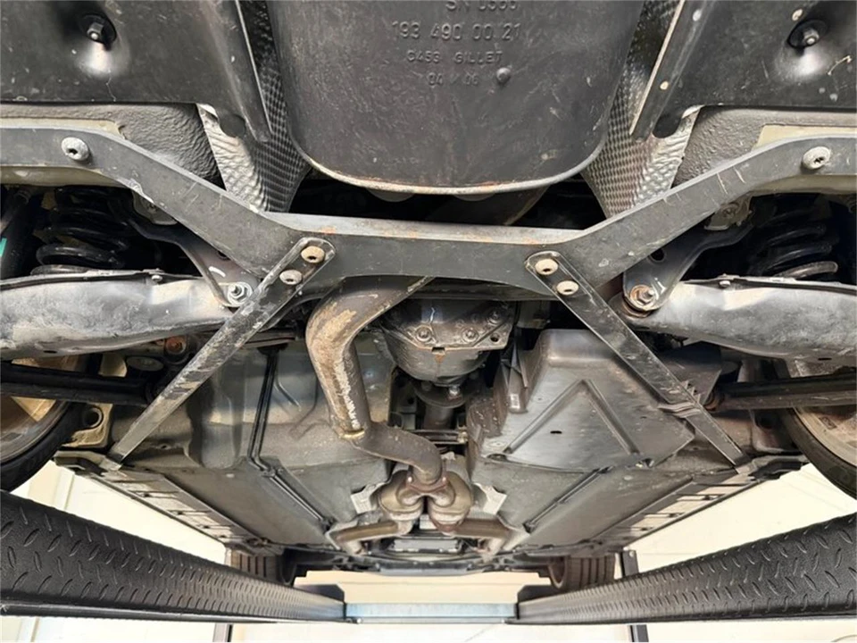 2005 Chrysler Crossfire - Image 11 of 31