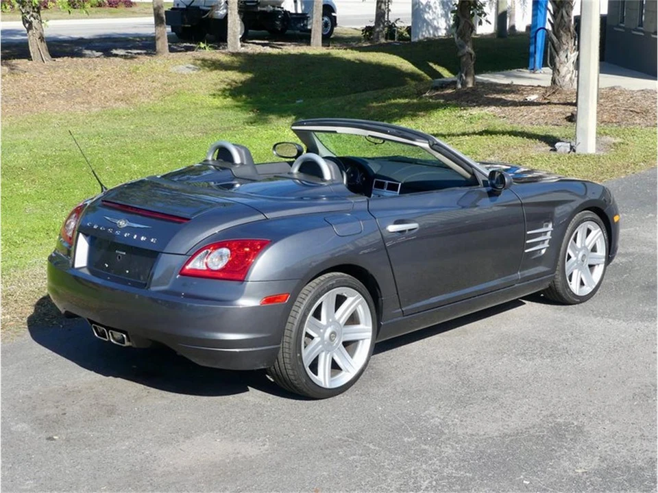 2005 Chrysler Crossfire - Image 26 of 31