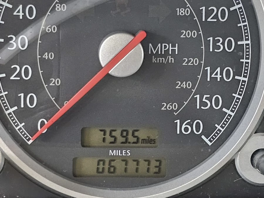 2005 Chrysler Crossfire - Image 9 of 14