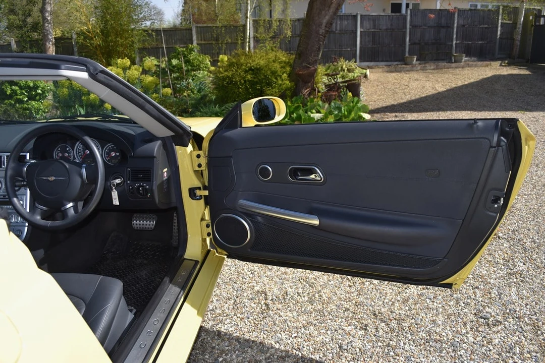 2005 Chrysler Crossfire - Image 2 of 30