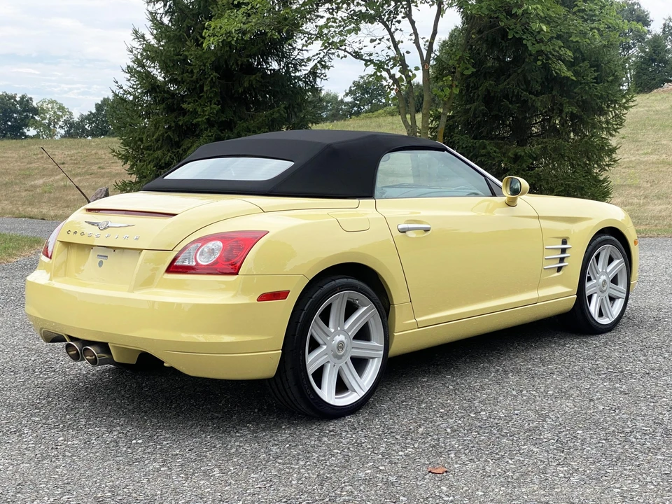 2005 Chrysler Crossfire - Image 22 of 31