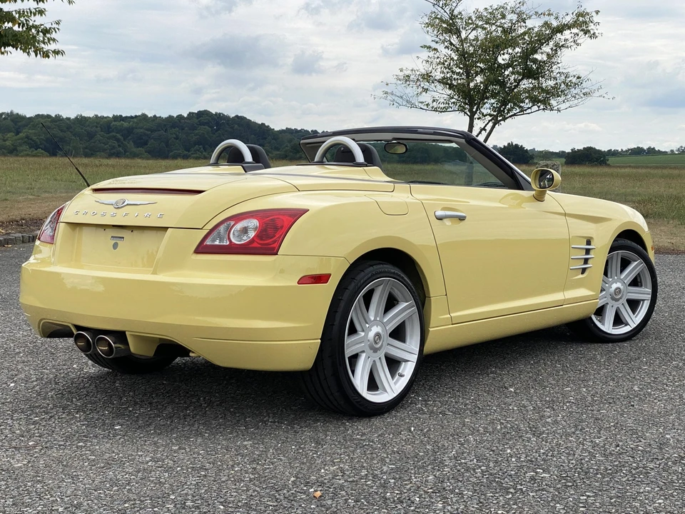2005 Chrysler Crossfire - Image 10 of 31