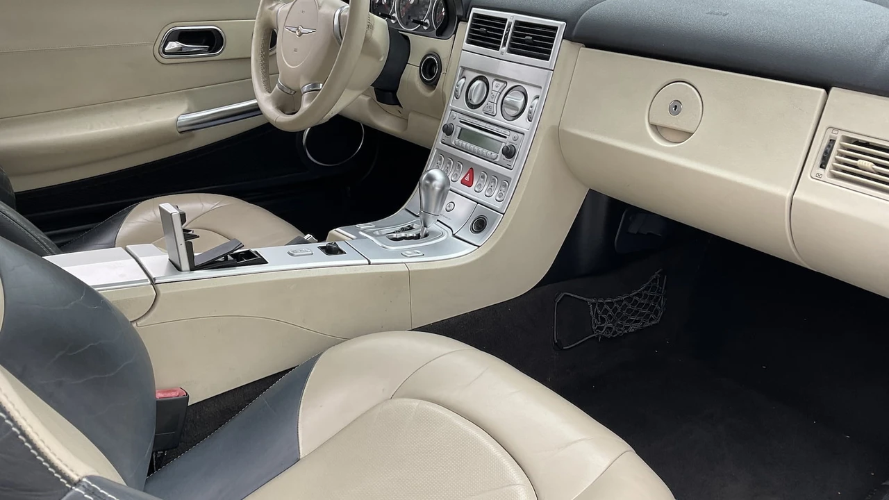 2005 Chrysler Crossfire - Image 5 of 12