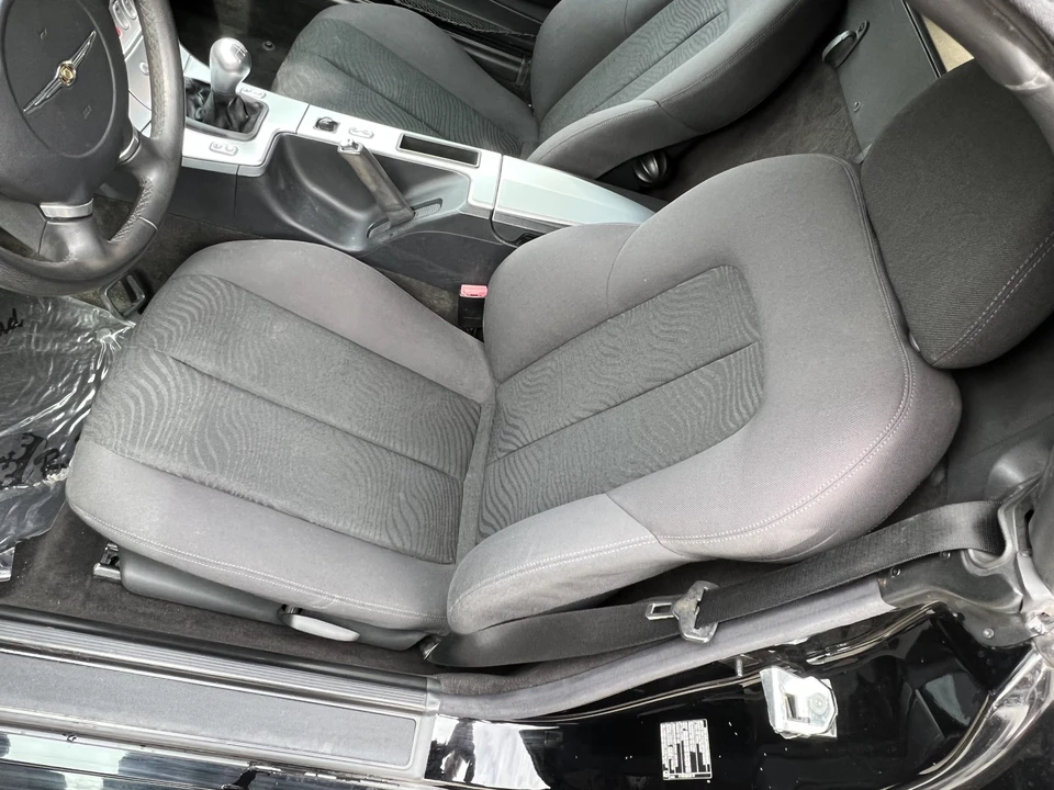 2005 Chrysler Crossfire - Image 26 of 31